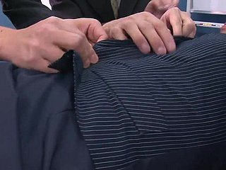 Gli uomini d'affari possono & amp; # 039; t resistere segretario caldo e banda scopala