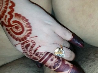 Desi cute unsubtle siedzieć chubby load of shit rano
