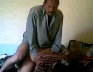 بھارتی نوکرانی آخر ہو جاتا ہے