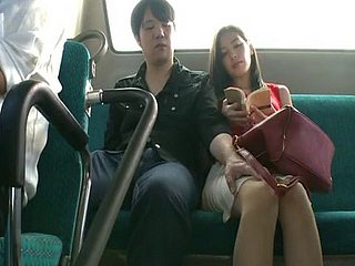 버스에서 공공 빌어 먹을는 미유키 요코야마 정액 하드하게