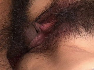여자의 털이 성기는 남성의 모든 부부가 함께 플레이 할 것입니다